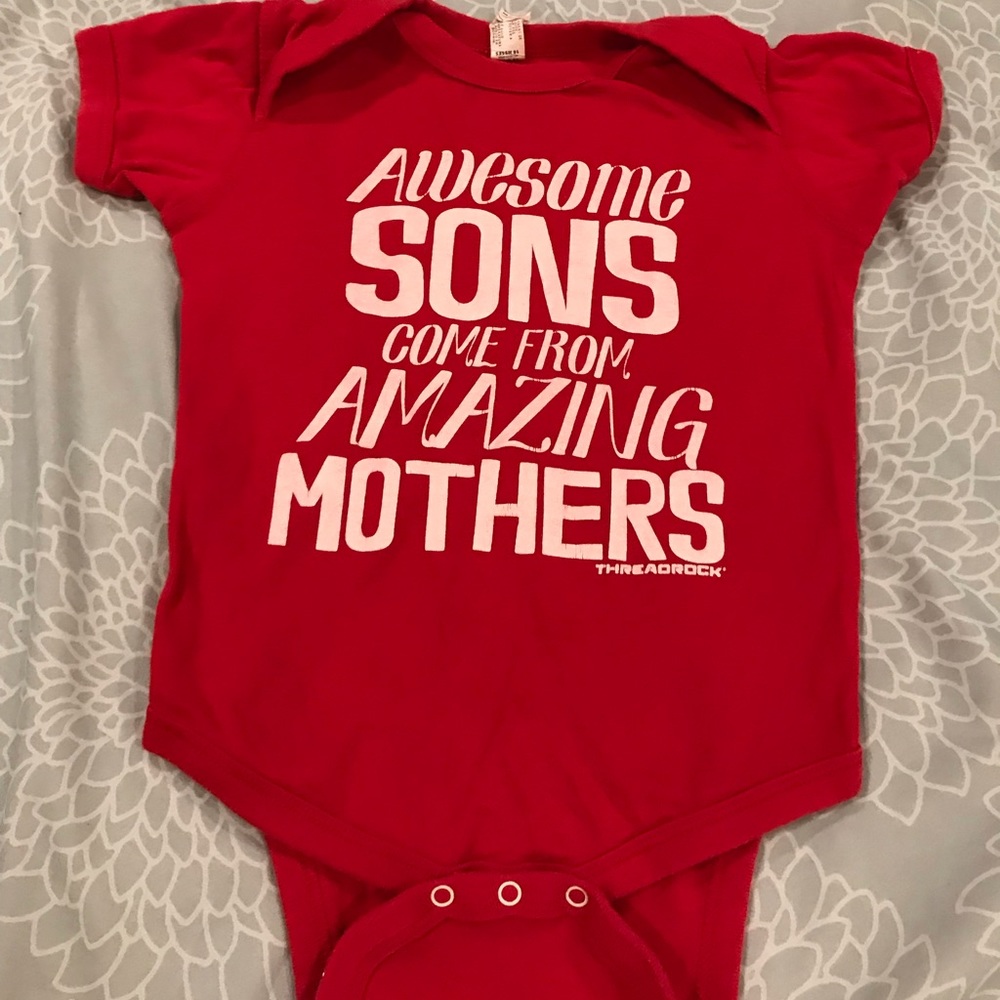 💥HOST PICK ☄️Amazing moms onesie